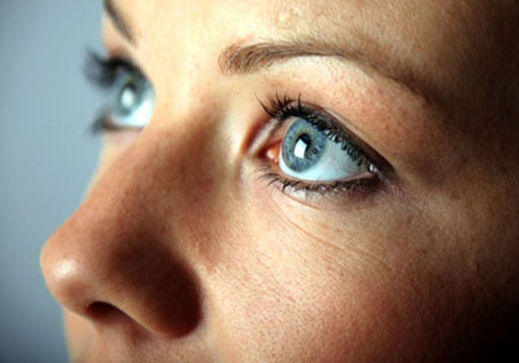 4 Early Symptoms of Eye Cancer